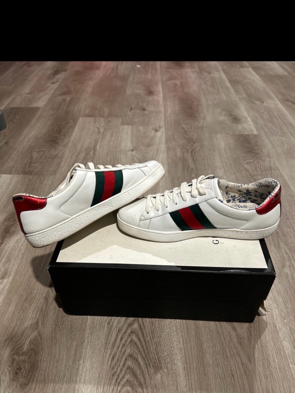 Gucci White Leather Sneakers with Red & Green Stripe and Gold Logo - Picture 5 of 11